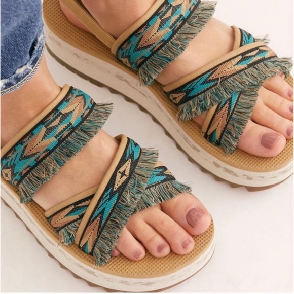 🐡TEVA🐡CERES FLATFORM FRINGE PLATFORMS - Picture 2 of 6